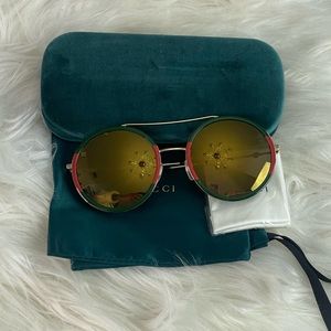 GUCCI
Grey Gradient Pilot Unisex Sunglasses